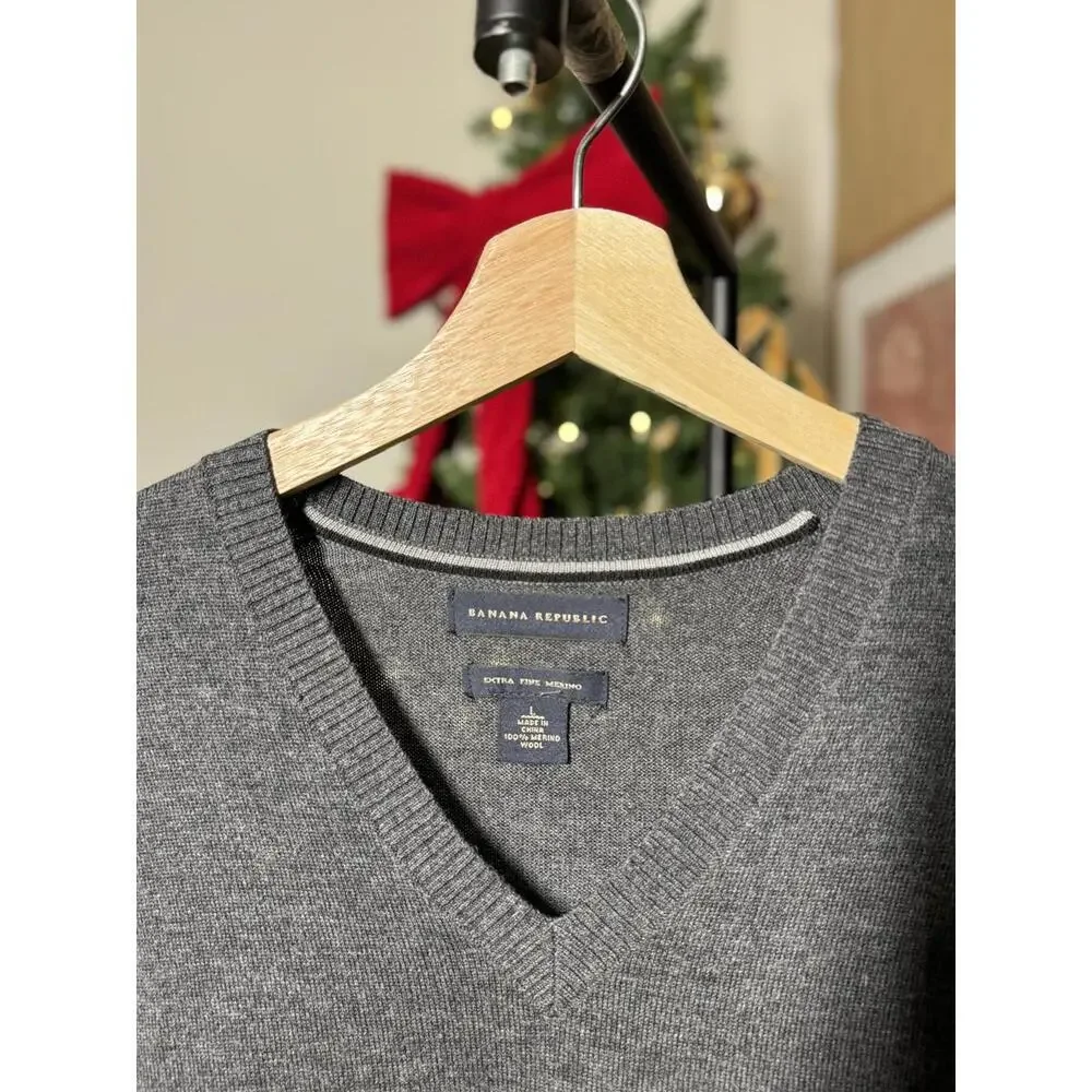 Banana Republic Men's Gray V-Neck Sweater Extra Fine Merino Wool
